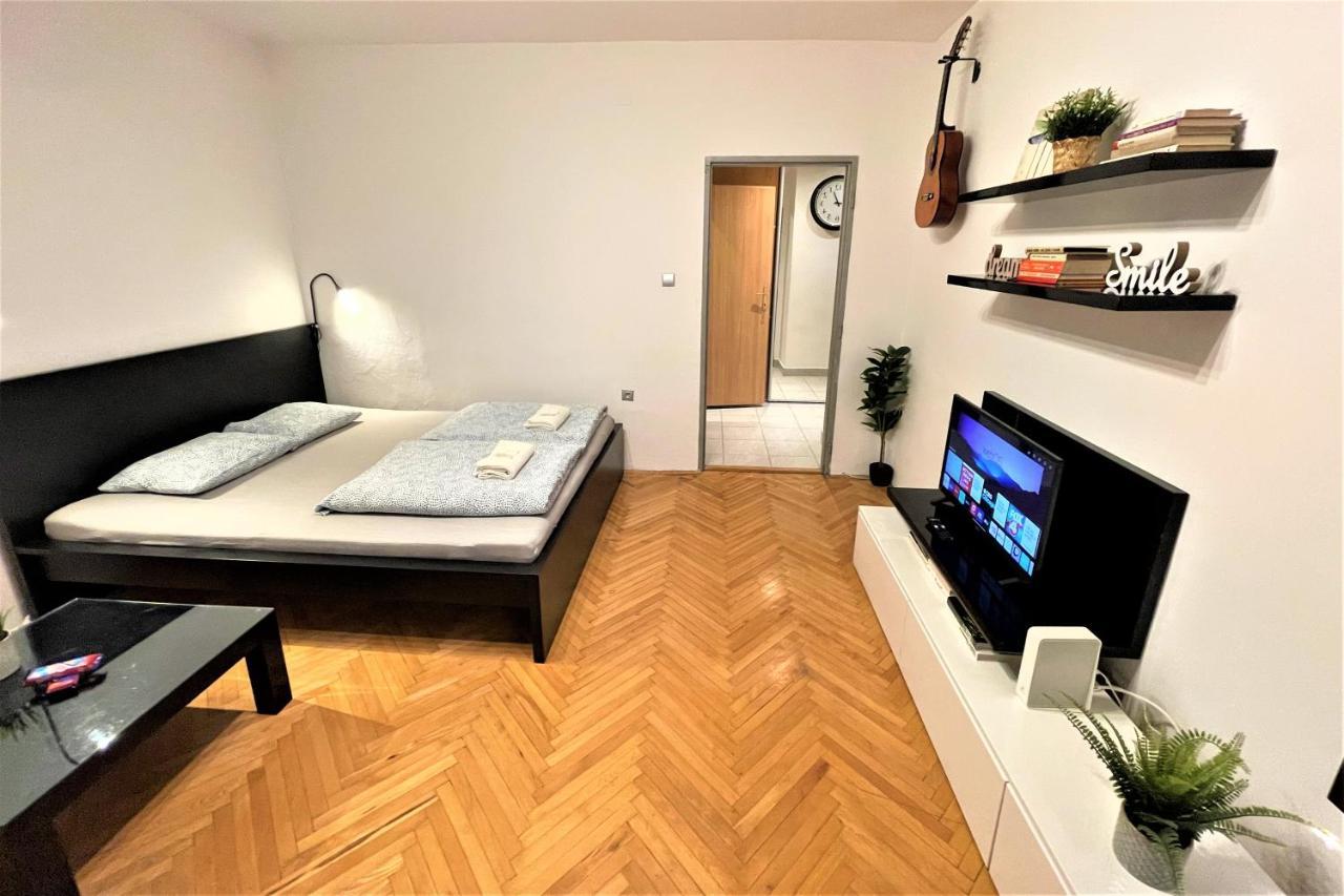 Apartment Helen - Old Town, Ac Bratislava Ngoại thất bức ảnh