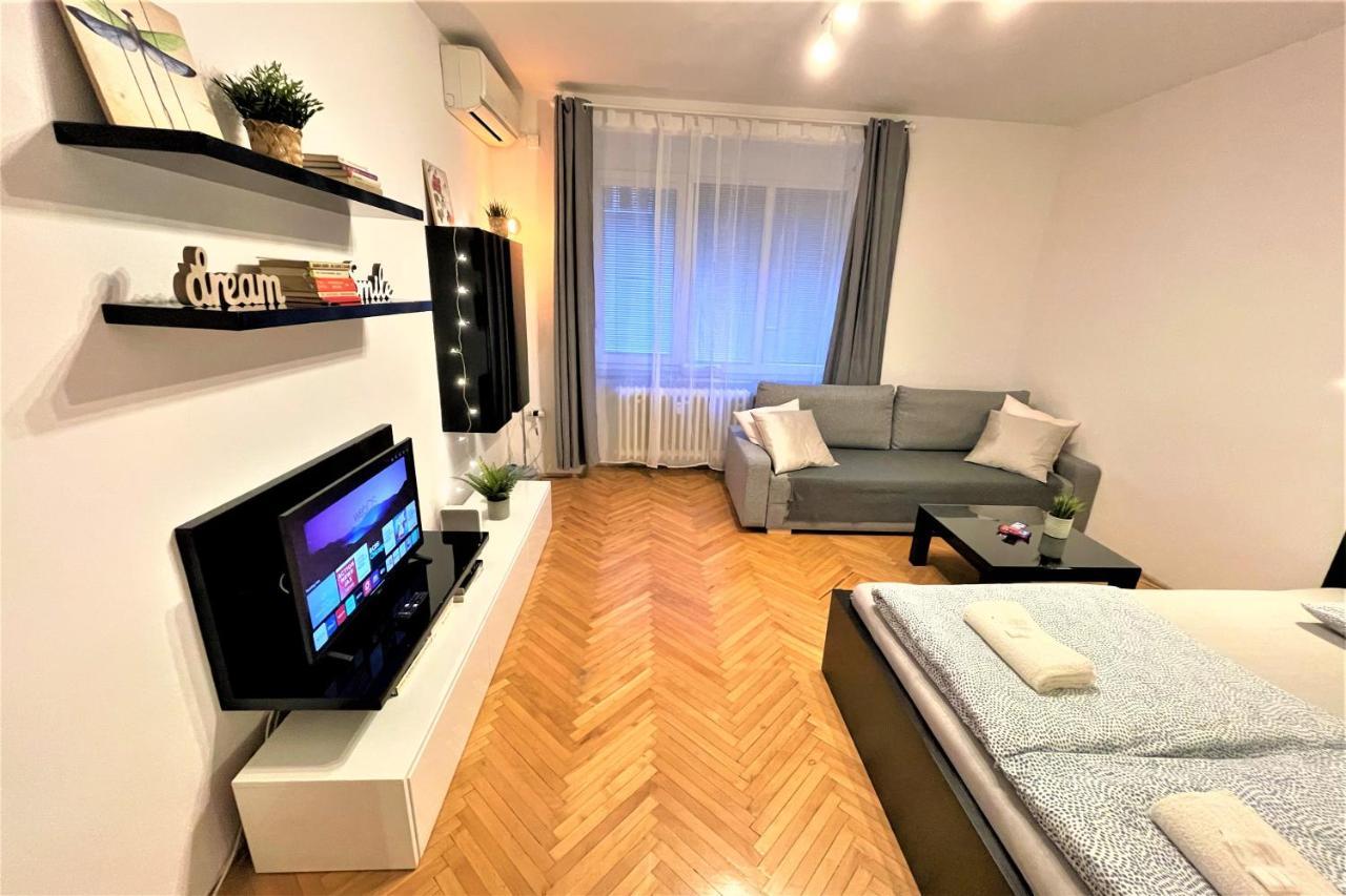 Apartment Helen - Old Town, Ac Bratislava Ngoại thất bức ảnh