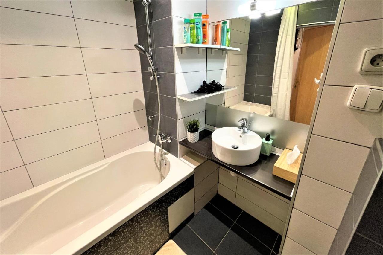 Apartment Helen - Old Town, Ac Bratislava Ngoại thất bức ảnh